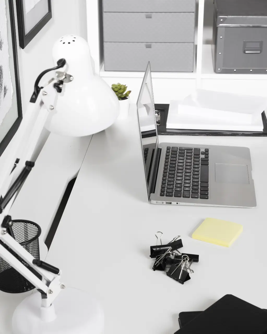 Belastung durch Bildschirmarbeit reduzieren SMP beleuchteter Arbeitsplatz